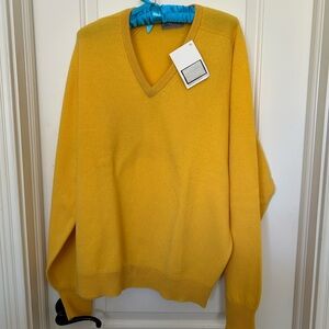 Classic Lambswool V-Neck Sweater in Vibrant Yellow Vintage Men’s 44